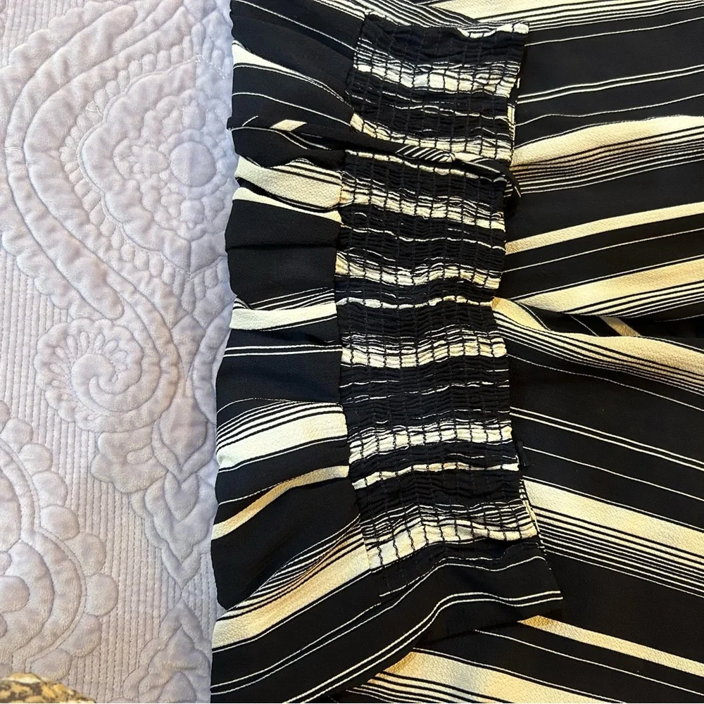 Green Envelope black/white striped pants. Size Large.